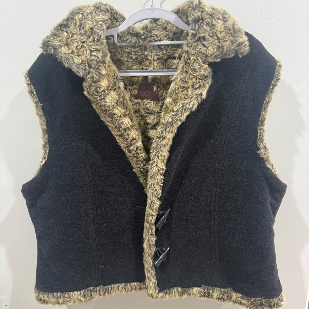Women's Black Faux-Fur Lined Toggle Vest size x-large